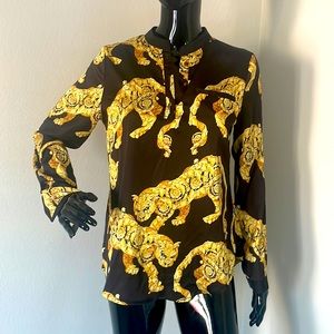 Novelty print shirt medium